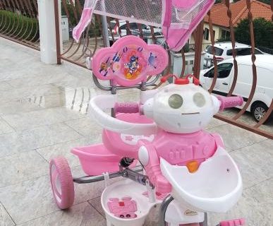 Dječja kolica i tricikl za djevojčicu – poklanjamo