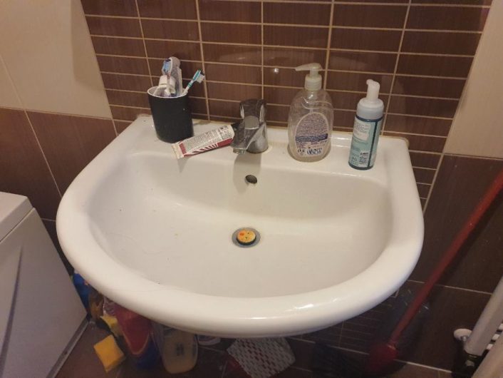Kada, umivaonik s pipom i ogledalo, poklanjamo! – marketplace